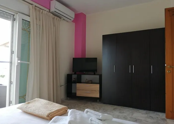 Hara's A Lägenhet Flogita